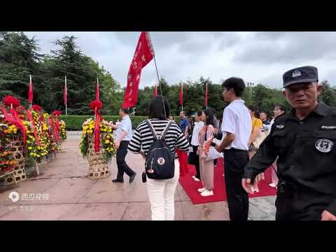 韶山毛主席铜像，记录感人一幕，内心难以平静！