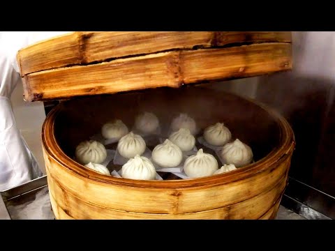 HUGE Handmade Chinese Steamed Pork Buns in Vancouver Grocery Store | Chinese Carb Heaven Ep.3