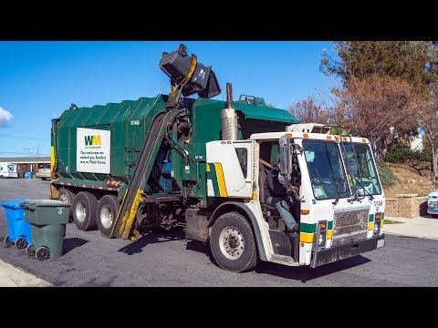 Mack LE - Amrep Octagonal ASL Garbage Truck