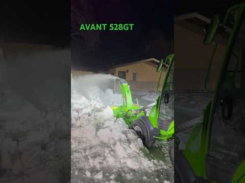 Snow-Blowing RIGHT Through a PILE | Avant 528GT | #avant #snowplowing #avanttecno