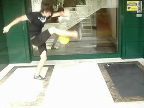 Freestyle Football tricks