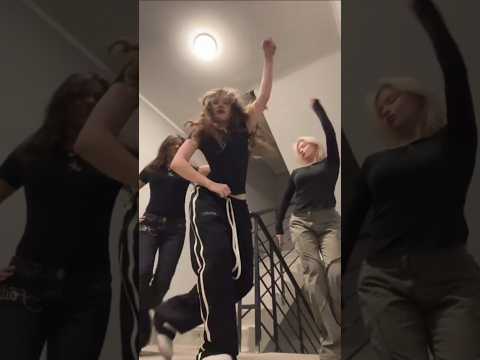 Yeah! Yeah! Yeah Wait New TikTok dance Challenge #dance #dancechallenge #tiktok #tiktokviral #vibes