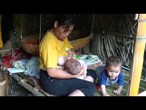 Single mother makes banh chung and picks custard apples to sell at the market.Triệu Thu Thùy