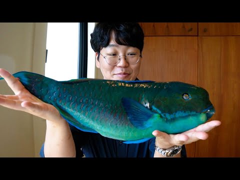 "Giant Parrot Fish" Filleting & Sashimi l Okinawa,Japan