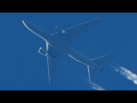 USAF Boeing KC-46A Pegasus 18-46043 and USAF Boeing KC-135R Stratotanker 62-3530 over the Bay Area