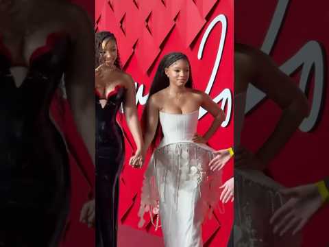 Here come Chloe and Halle at the British Fashion Awards in London!