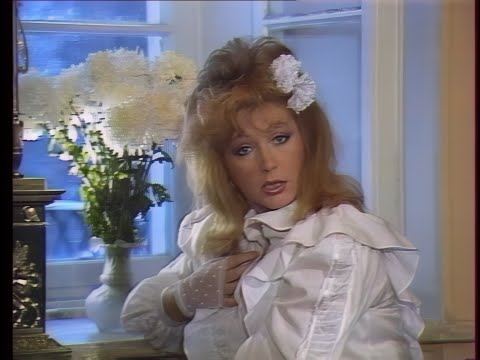 Алла Пугачёва - Белые цветы (Новогодний огонек 1986/1987)