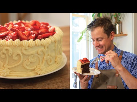 Irresistibly yummy Chocolate Cake with Strawberries and chocolate ganache.  YUM!