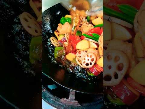 料理人の自分飯なんてこんなもの『彩り野菜と鶏肉の黒酢炒め』#飯テロ#shorts