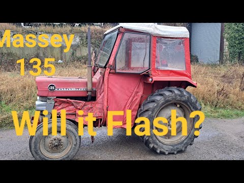 Massey Ferguson 135 classic tractor will it flash? No Brake Lights!.