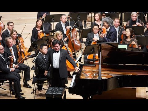 Short clip of Nobuyuki Tsujii's debut in Hamburg Germany 2019.