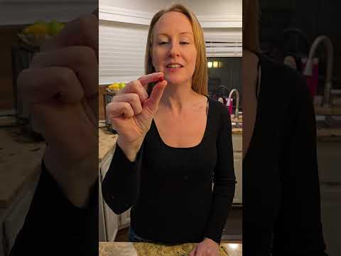 How to eat Christmas Oreo #howto #diy #foosinstagram #food #foodie #shortvideo #shortsfeed #shorts