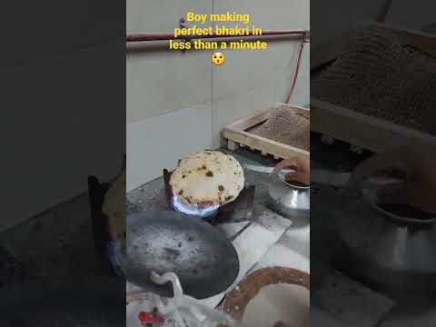 Boy making perfect Bhakri in less than one minute #gharkakhana  #maharashtrianfood