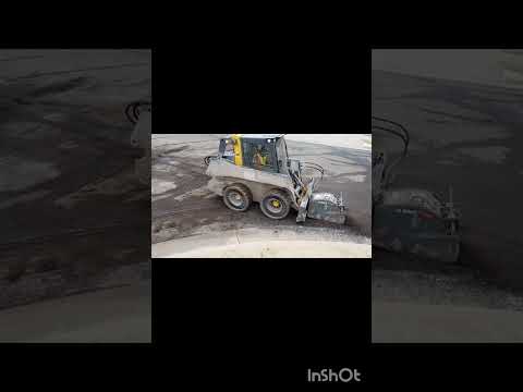 John Deer Skidsteer - Fixing Roads #tractor