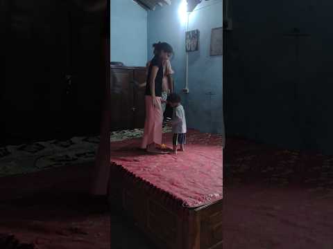 मेरे बच्चे मस्ती कर रहे हैं#viralshort #familyvideos #trendingshorts #funny