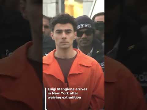 RAW VIDEO: Luigi Mangione arrives in New York shortly after waiving extradition in the UHC shooting