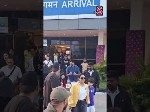 King Khan Shahrukh Khan Arrives At Airport With Gauri Khan And Abram