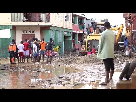 Deadly floods in Haiti inundate homes and streets | REUTERS