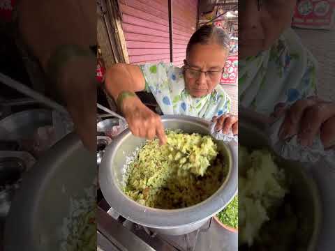 Hardworking Kolhapuri Amma Making Poha | Indian Street Food