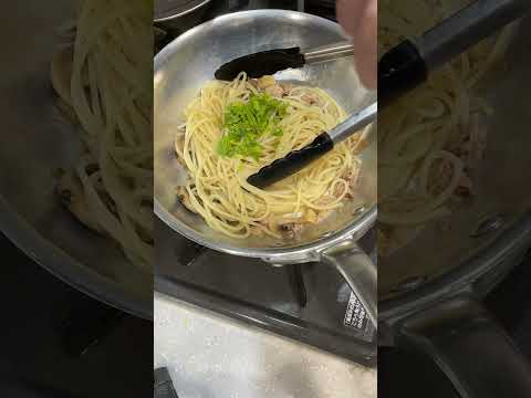 ツナとマッシュルームのアーリオ・オーリオ・ペペロンチーノ, Garlic Oil Pasta with Tuna and Mushroom