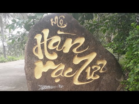 Visit the grave of poet Han Mac Tu