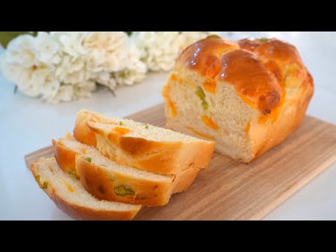 Supersoft Cheddar and Jalapeño Bread