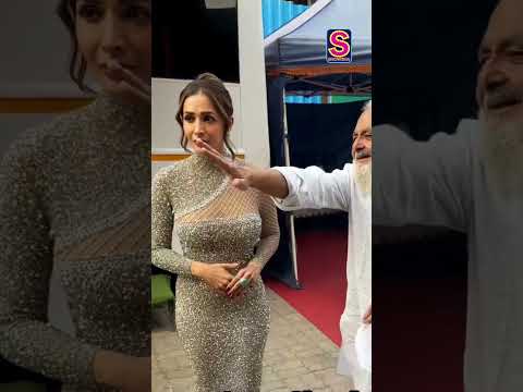 Malaika Arora Caught In This Fun Fan Interaction!