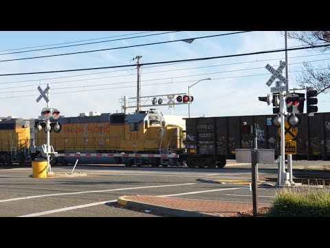 UP 662 Florin Flyer Local, SACRT - Marketplace Ln. Railroad Crossing, Rancho Cordova CA