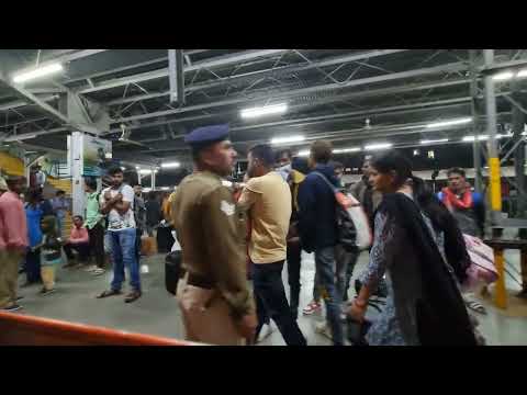 Pune Junction railway station 11019/Konark Express Arriving Maharashtra, Indian Railways 4k ultra HD