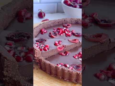 Vegan chocolate cherry tart 🍒#chocolate #cherry #vegandessert #christmasrecipe #christmas