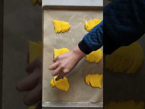 Upside-down Puff Pastry Squares with Mango