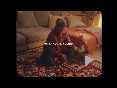 Clara Mae - When You´re Young (Official Lyric Video)