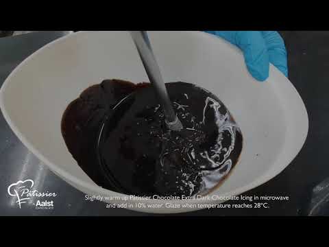 Application of Pâtissier Chocolate Extra Dark Chocolate Icing