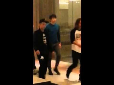 [Fancam]131101 Rain  @ restaurant in Beijing_By S--Liu