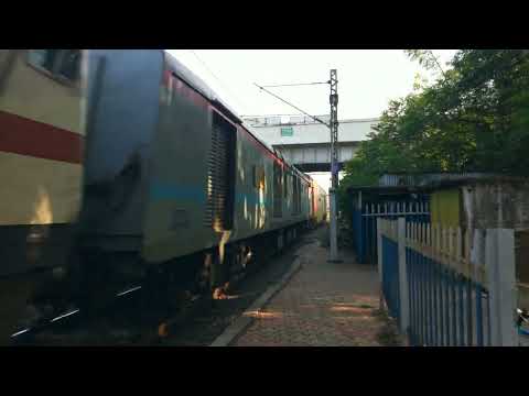 12931-Mumbai Central Ahmedabad Double Decker Express At Full Speed Blast Dahanu Road