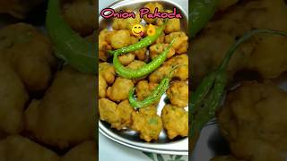 Make Onion Pakoda 😋 in Rainy 🌧️Season #onionpakode #pakoda  #shorts