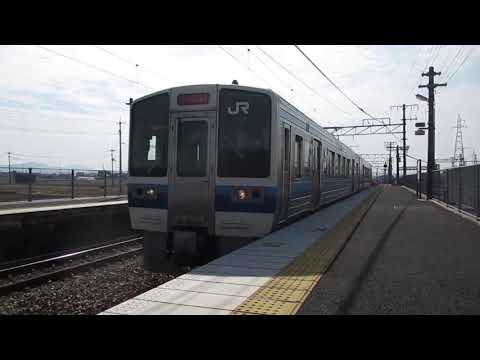 JR宇野線（瀬戸大橋線）　早島駅を通過する特急「しおかぜ13号」（岡山発松山行き）と、愛称なしの快速（茶屋町発岡山行き）