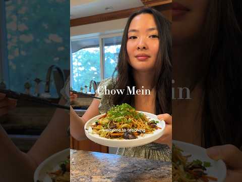 Learning how to Make Asian Food: Chow Mein #shorts #chowmein #chinese #chinesenoodle #chinesefood