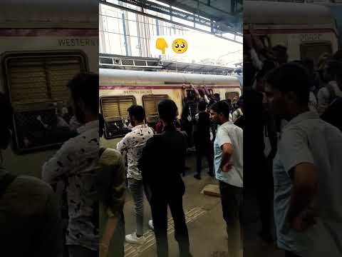 Request the people to get inside the train 😤 Train gate rush 😔#shorts #youtubeshorts #travel #viral