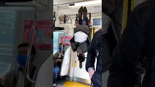 電車にコウモリいてエグい