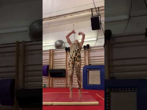 The fastest quick change EVER! 😲  #circus #acrobat #flip #shorts