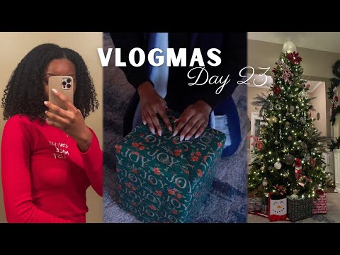 VLOGMAS DAY 23 | Gift Wrapping, Stretching My Hair And Feels Like 5 Degrees?!