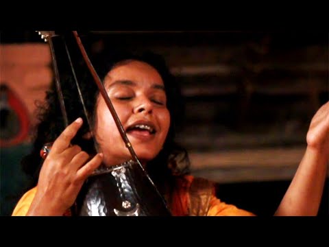 'Aarshi Nogor' sings Parvathy Baul