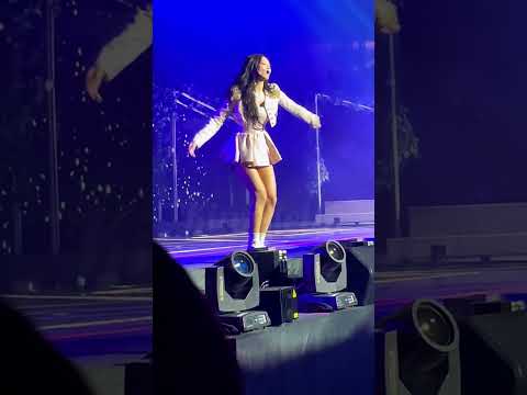 Jennie Kim Blackpink 🖤 breaking hearts with kisses - in Atlanta Day 1 - 블랙핑크 - 김제니