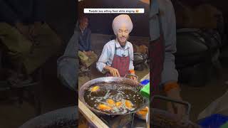 17 years old boy 🫡selling food while singing ❤️ #foodieabhishek1 #ludhianastreetfood #shorts