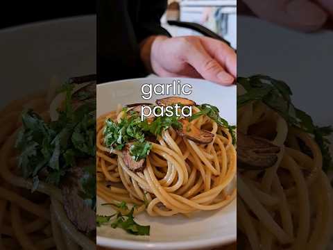 Simple garlic butter pasta #shorts #garlicbutter #garlic #pasta #easyrecipe #cooking #datenight