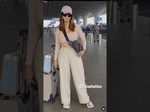 Chahattkhanna clicked at Mumbai airport✈️looking fabulous 🔥#chahattkhanna #bollywood#airportlook