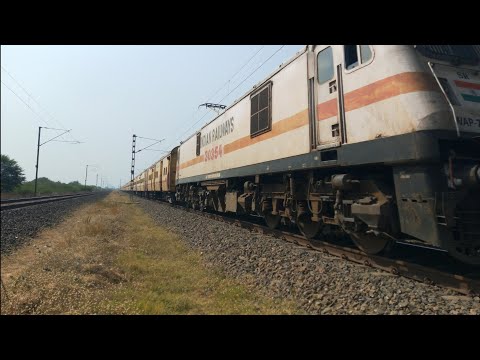 22664-Chennai Egmore Sf Exp With Wap-7 Deathly Coming