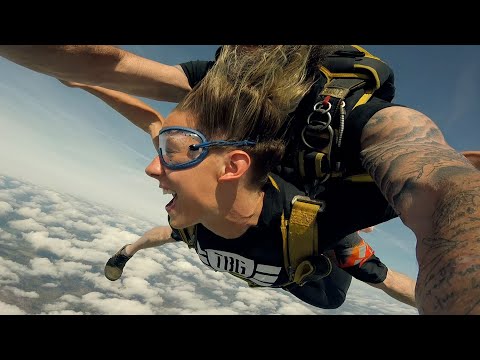 Jade went full send! Skydiving from 15,000 Ft.