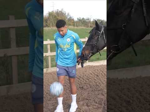 SAVINHO doing KICK-UPS with a HORSE 🙃 #shorts #football #soccer